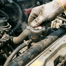 Cách mở nắp nước làm mát ô tô