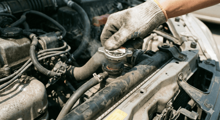 cách mở nắp nước làm mát ô tô